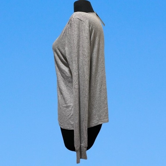 CBRAND FACE TO FACE BUTTON FRONT TOP NWT - Picture 2 of 6